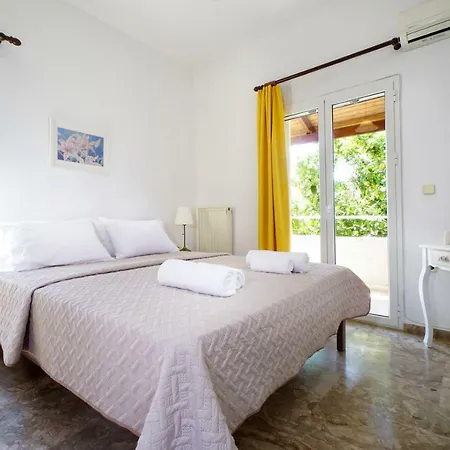 Golden Sea Villa *