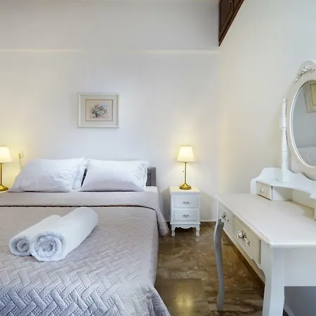 Golden Sea Villa *